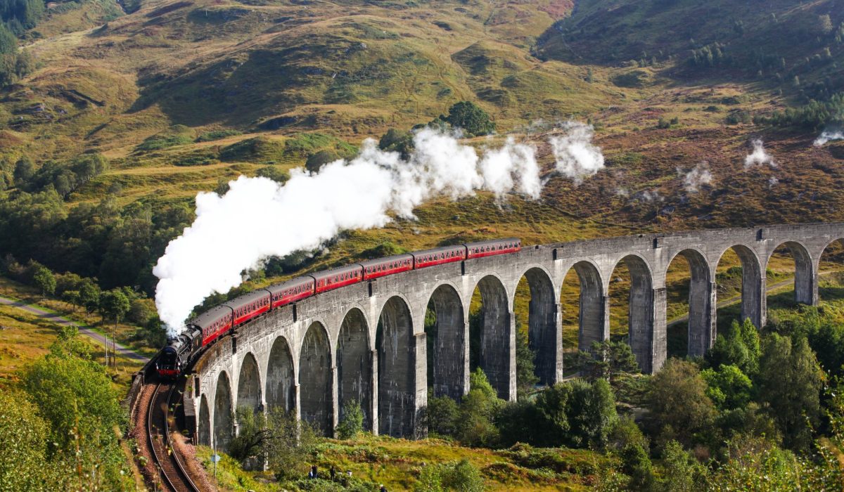 glenfinnan-viaduct-harry-potter-scotland-west-highlands-railway